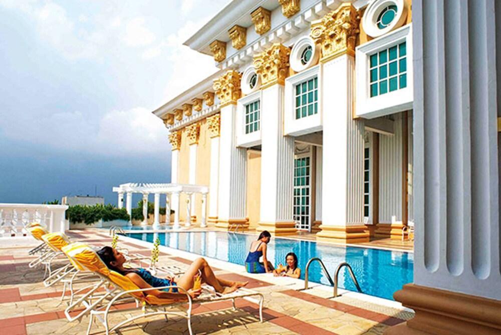 Grand Swiss-Belhotel Melaka Exterior photo