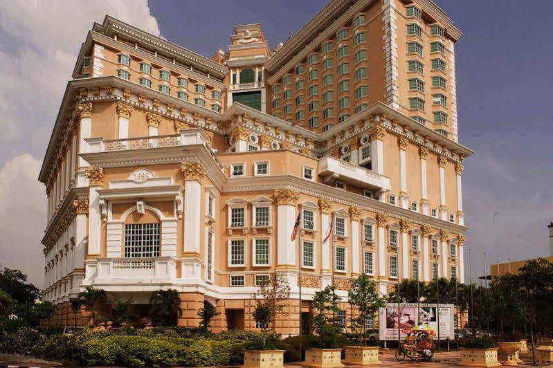 Grand Swiss-Belhotel Melaka Exterior photo
